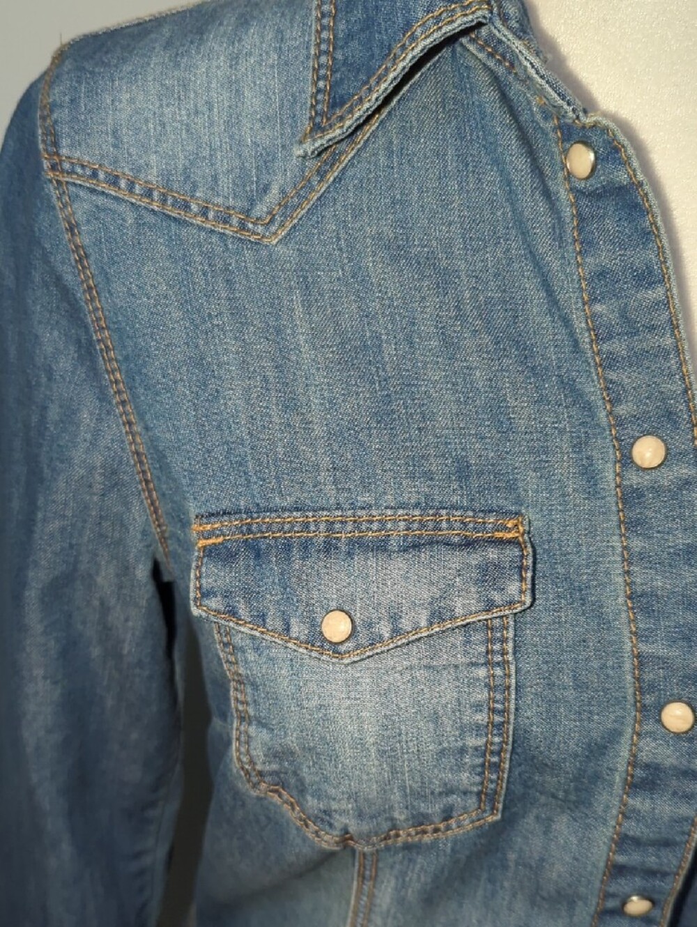H&M Light Blue Denim Top - Picture 3 of 9